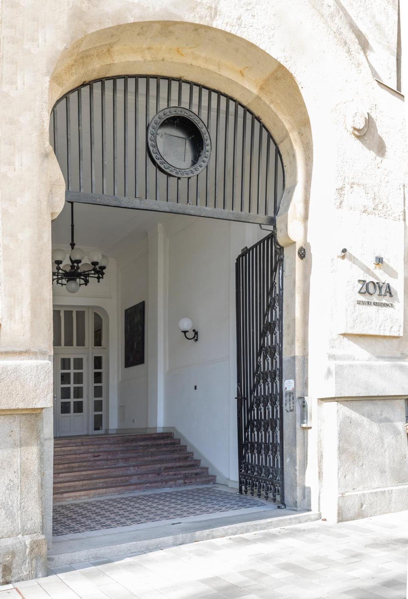 Zoya Luxury Residence Budapest Exterior foto Entrance to the Zoya Museum